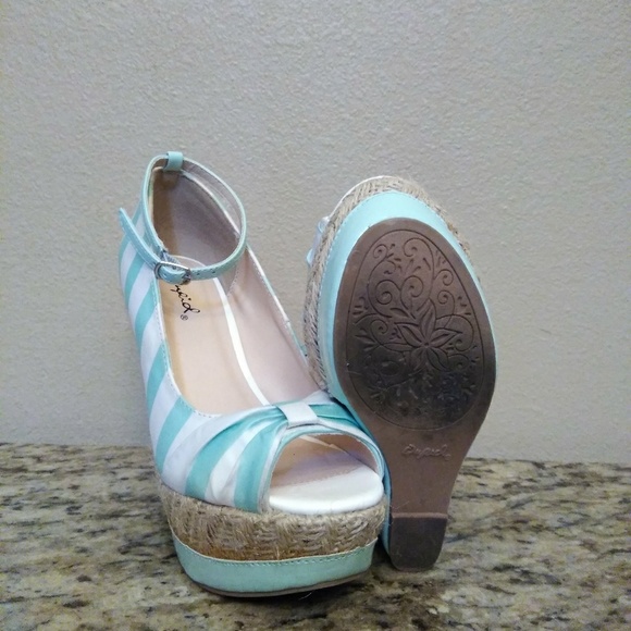 Beautiful Spring Wedges - Picture 3 of 4